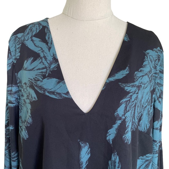 C/MEO COLLECTIVE Sz L v-neck black blouse with teal floral print +bell sleeves🏅 - Picture 3 of 12